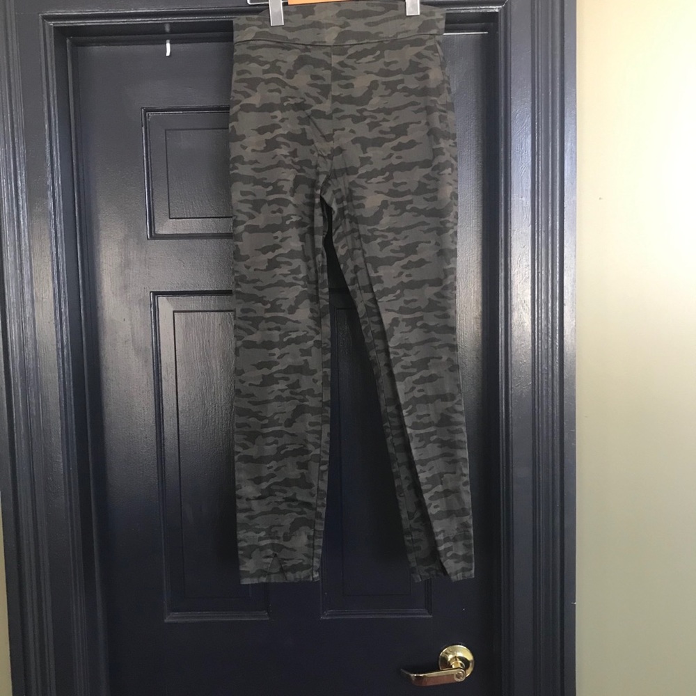 Hue Camo Leggings Never Worn Sz Small